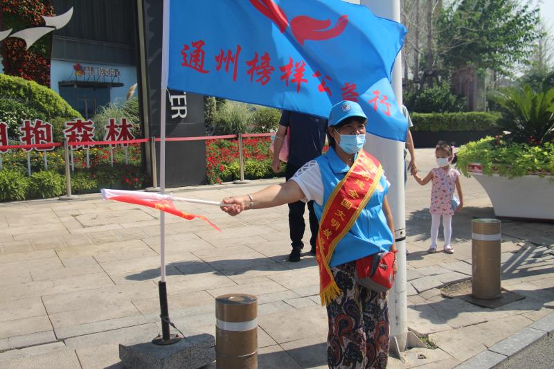 <strong>裸体大胸美女插b</strong>